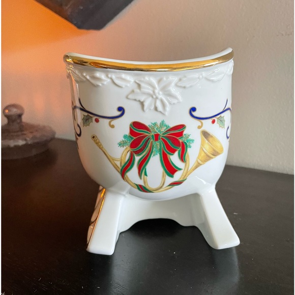 Vintage Mikasa Porcelain Holly Sleigh, Centerpiece Bowl, Christmas Accent - Picture 4 of 6